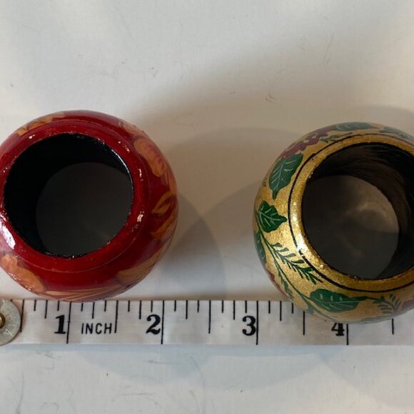 Vintage Painted wooden Holiday/ Christmas Napkin Rings. 7 Rings - Picture 9 of 10